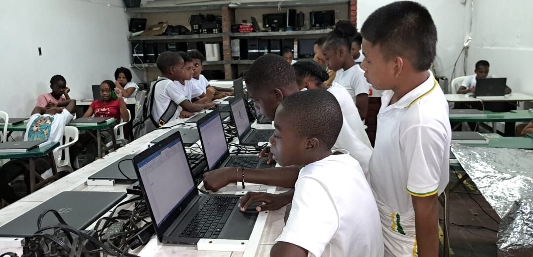 «Primeros Pasos en Tecnología: Taller de Informática para Niños de Primaria en Isla del Cascajal»