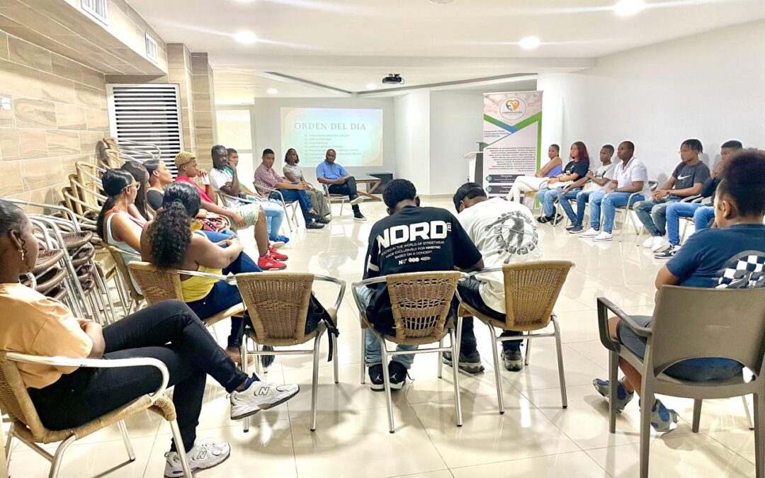 🌟 Conversatorio sobre Liderazgo Juvenil: Retos y Oportunidades 🌱